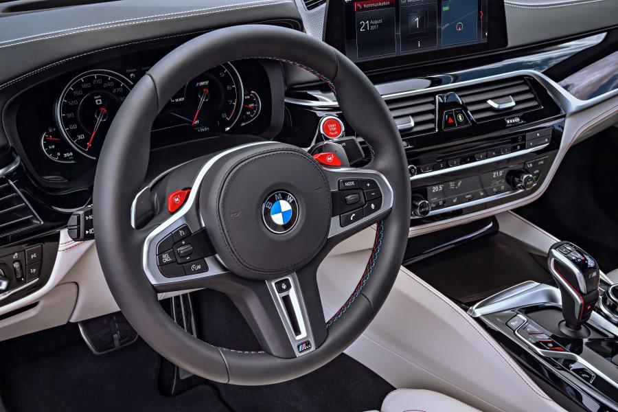 Панель приборов BMW M5 First Edition (F90) 2018 года  (WW) (фото 25 из 27)